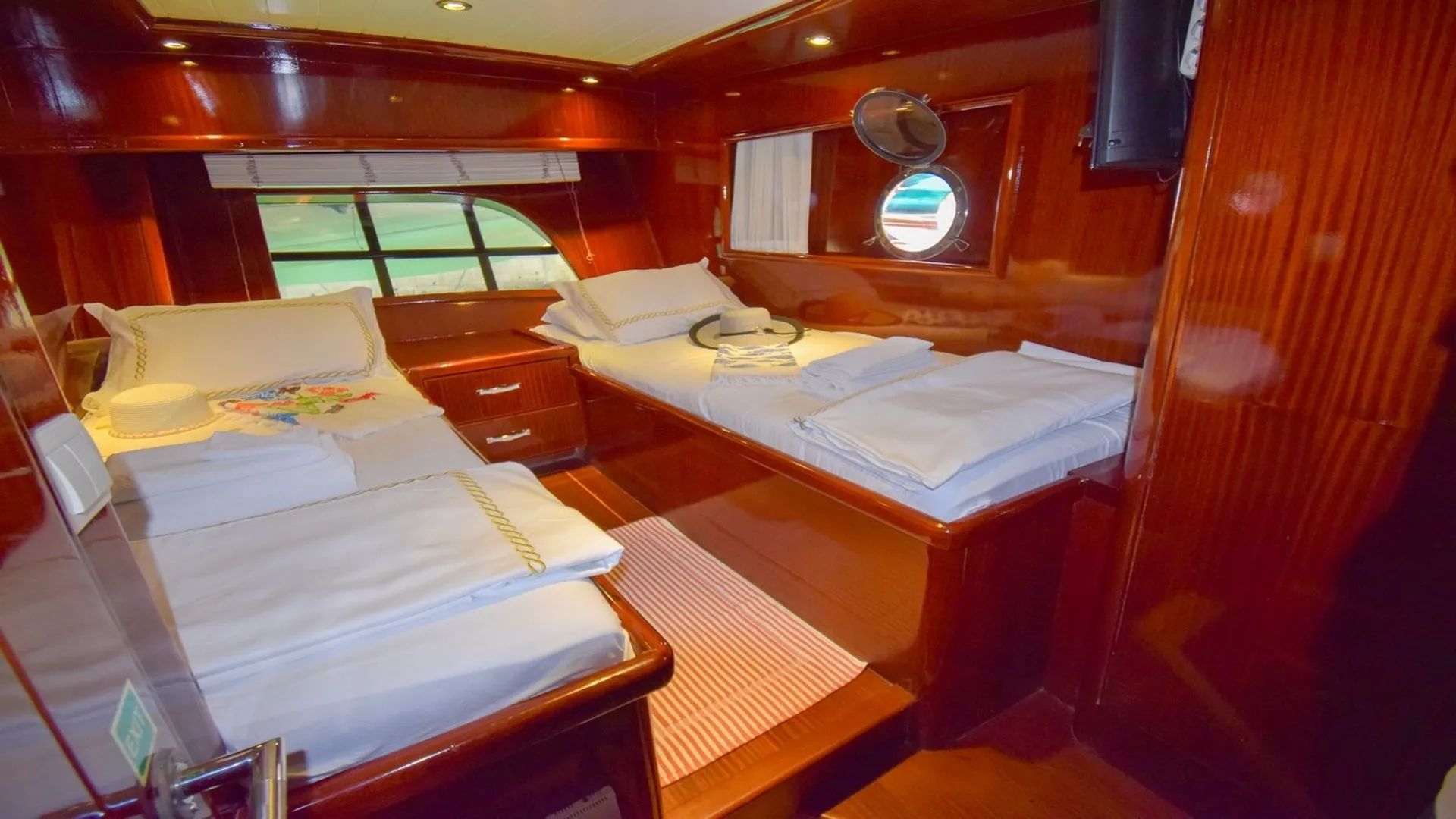 The "Wellness Boat" ® 13