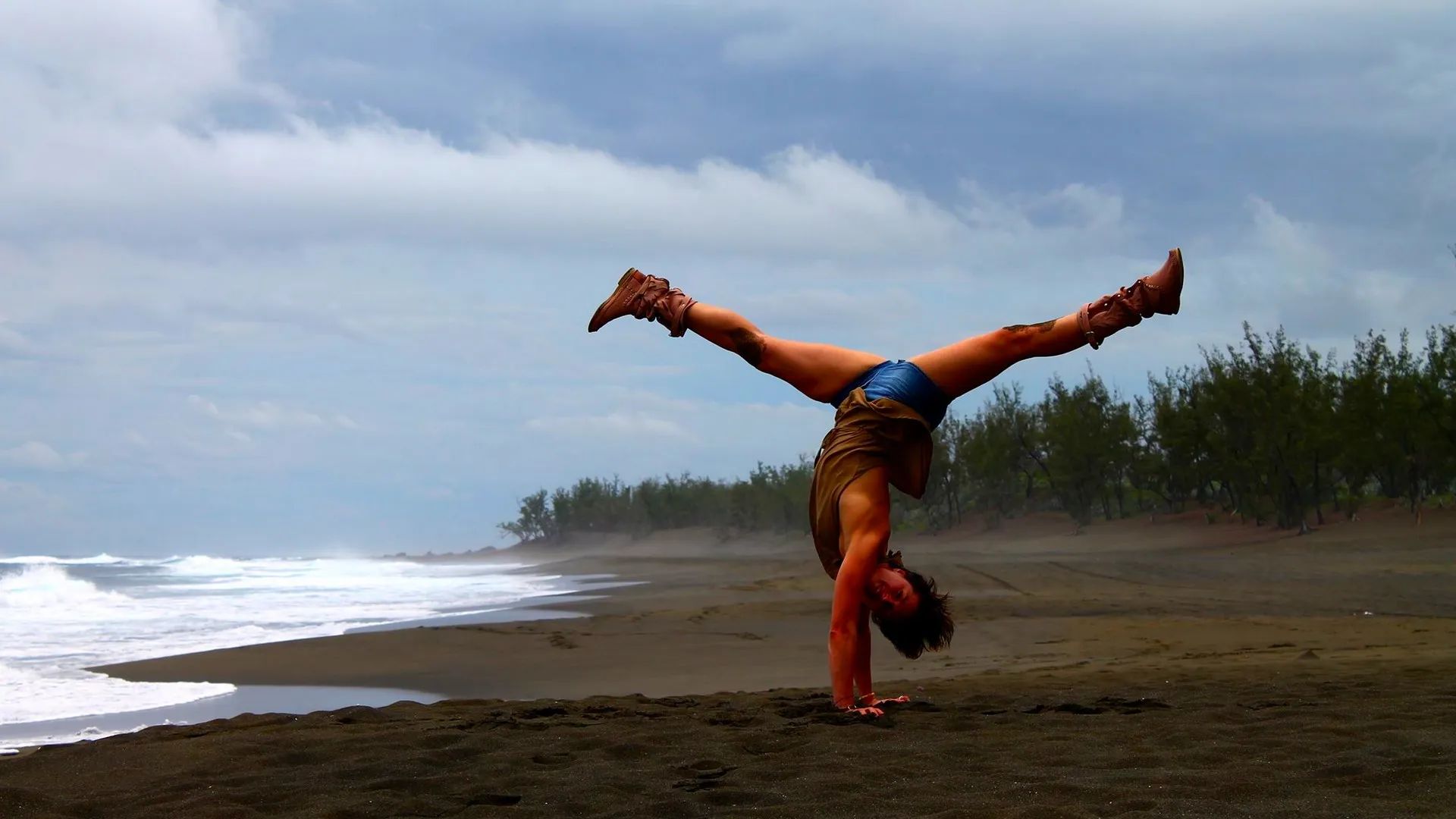 Yoga & Champagne with celebrity wellness coach 9